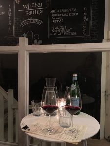 vino-bij-wijnbar-paulus