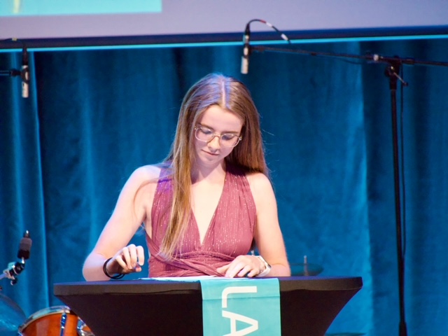 S tekent haar gymnasium diploma 2025