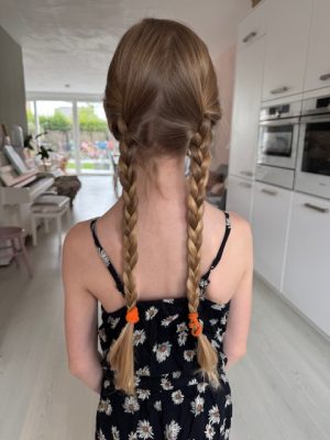 meisje met vlechten