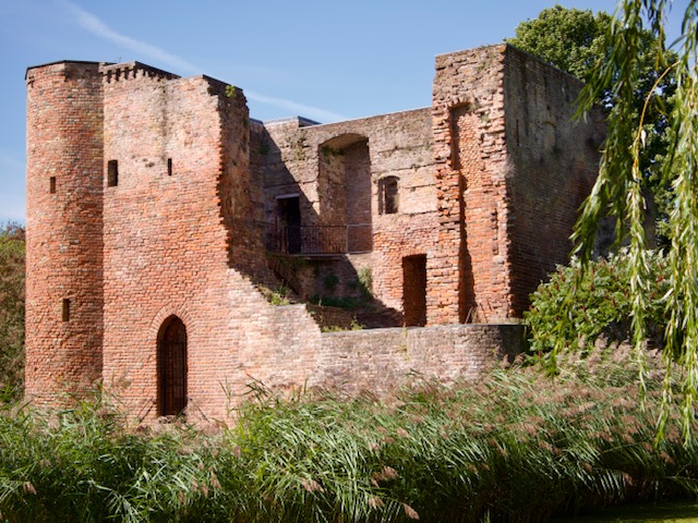 Kasteel ruïne Ravesteyn heenvliet