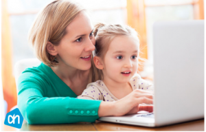 boodschappen online doen achter laptop