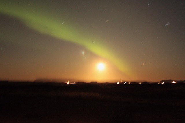 Noorderlicht en volle maan