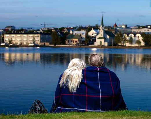 IJsland in de zomer met kinderen Tjornin pond