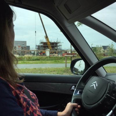 huis vanuit de auto