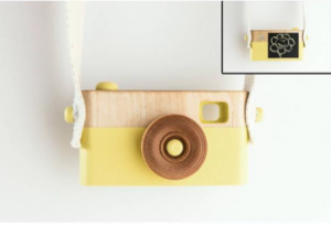gele-houten-camera