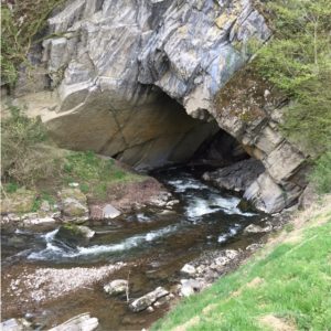 Op avontuur bij de Grotten van Han riviertje