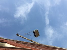 Zelfvoorzienend wonen: welke stappen kun je nú al zetten? zonnepanelen leggen