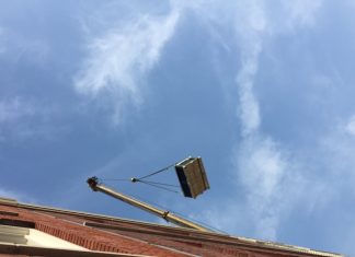 Zelfvoorzienend wonen: welke stappen kun je nú al zetten? zonnepanelen leggen