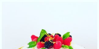 Zonde om weg te gooien? laagjestaart met frambozen en bramen