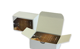 Naamkaartjes op een festival