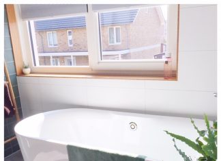 Drie slimme manieren om je badkamer opgeruimd te houden badkamer bad