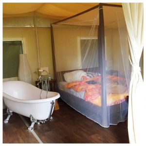 interieur glamping tent