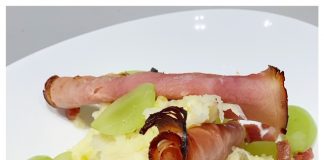 Recept: zuurkool met spekreepjes, druiven en beenham