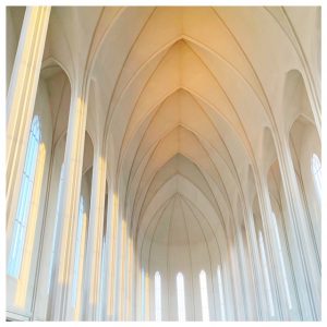 binnenkant hallgrimmskirkja reykjavik