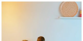 Kinderen achter een beeldscherm vandaan krijgen; zo lukt dat Kinderen achter een beeldscherm vandaan krijgen; zo lukt dat