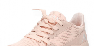 Sneaker trends in het najaar van 2023 pink sneaker