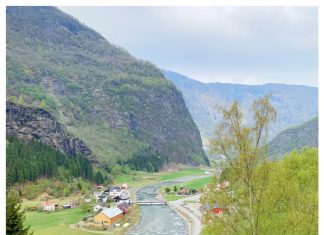 De rondreis door het zuiden van Noorwegen met kinderen flamsbana view