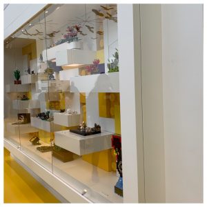 legohouse vitrine