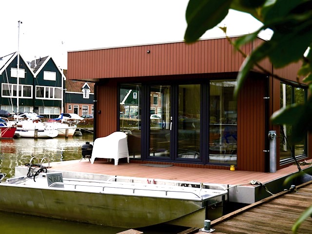 surla houseboot buiten