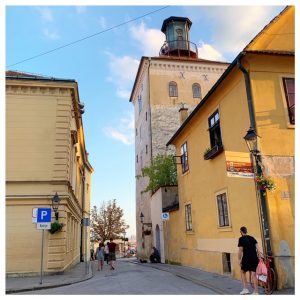 Lotrščak Tower inkijkje straat