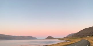Noord-IJsland, 28 bezienswaardigheden die de moeite waard zijn landschap ijsland roze