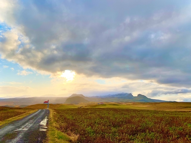 Snaefellsnes, de bezienswaardigheden en route uitzicht ingjaldholskirkja