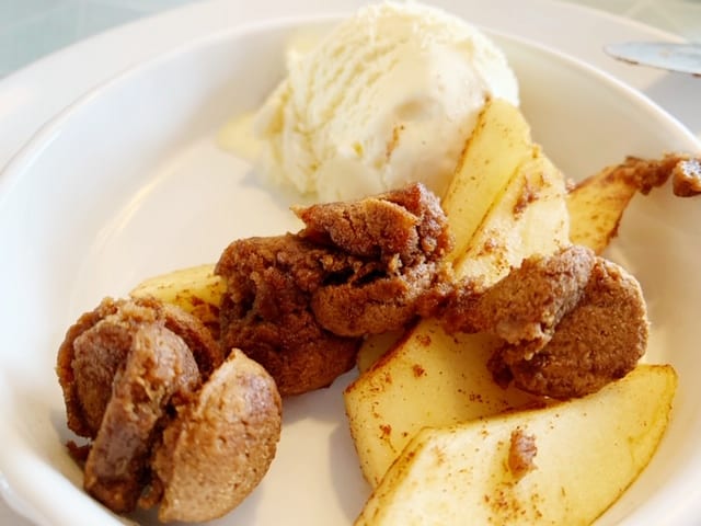 dessert gourmetten appeltjes kaneel bolletje vanille ijs