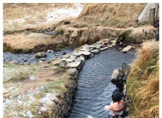 Hotpools in IJsland; waar vind je ze? hotpool ijsland muts op