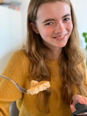sterre met haar mini tosti