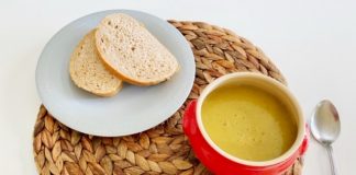 Winterse soep met aardappelen en prei; zo lekker proefde je ‘m nog nooit! Winterse soep met aardappelen en prei