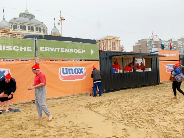 erwtensoep unox halen op het strand