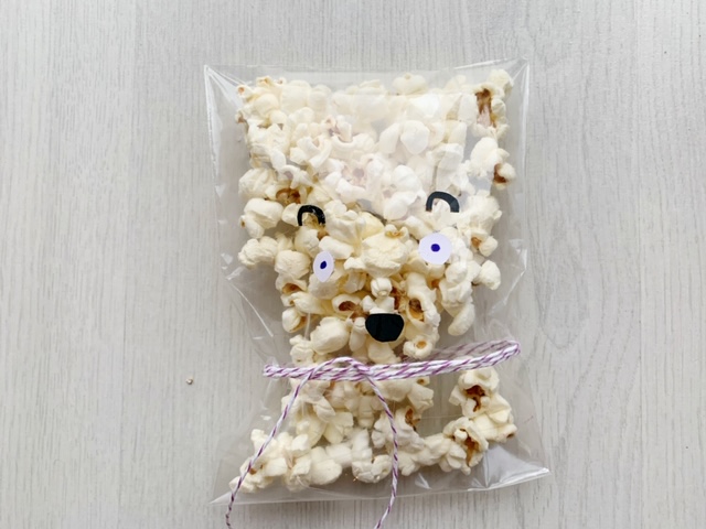 ijsbeer popcorn traktatie