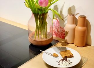 Pindakaas lekkernij met havermout, chocola en banaan pindakaas havermout ontbijt