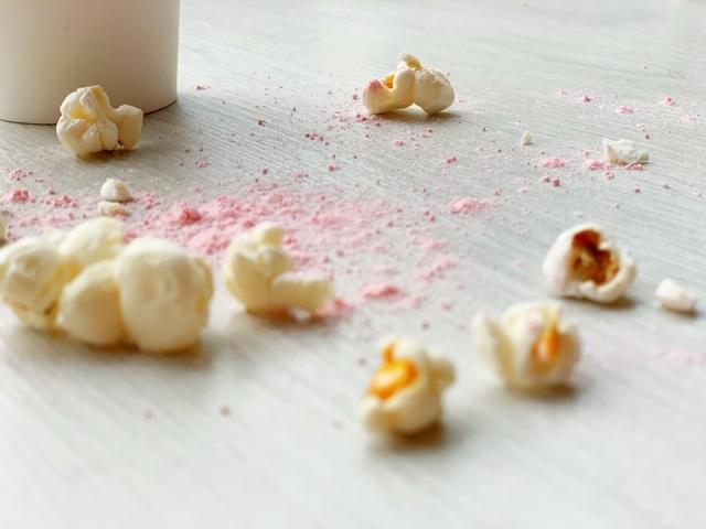 popcorn met roze poederpret