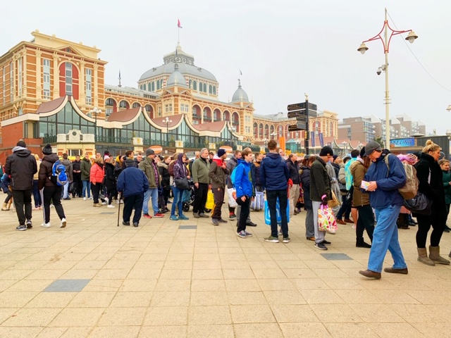 rij kurhaus nieuwjaarsduik