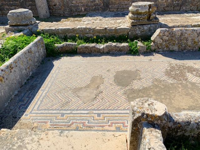 badhuis met mozaiek dougga