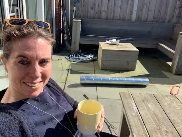 koffie drinken in de tuin 2