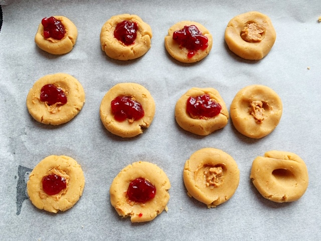 pinda kaas koekjes in de oven