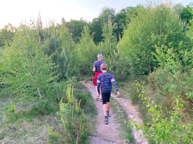 wandelen in de avond veluwse zoom