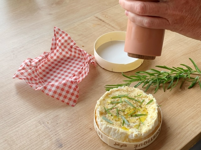 camembert met kruiden