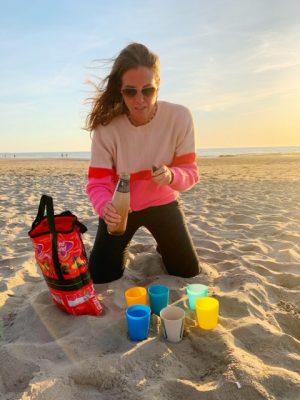 warme chocolademelk op het strand