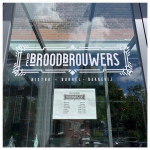 deur en logo broodbrouwers