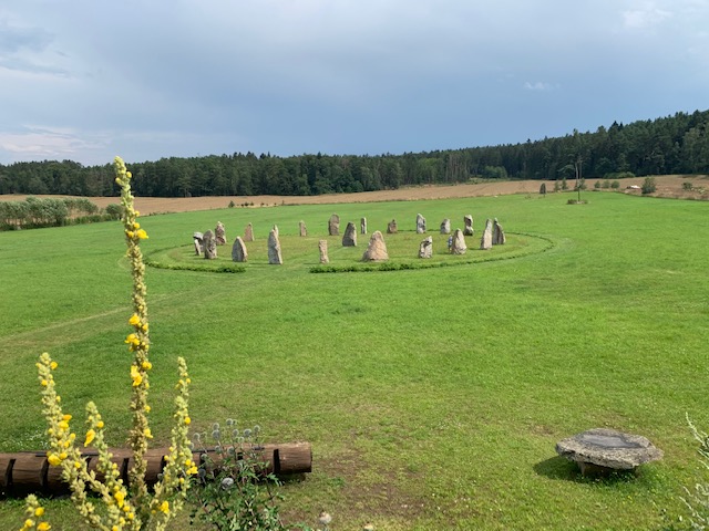 stonehenge holasovice