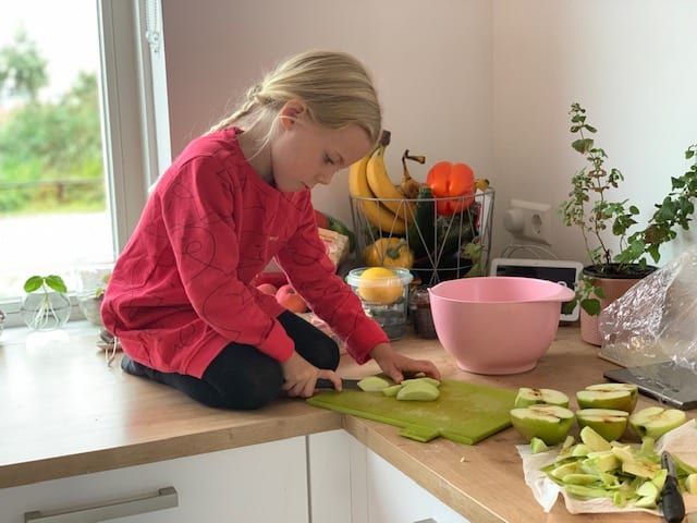 appeltaart bakken met fee aug 2020 van appels boom buiten de tuin