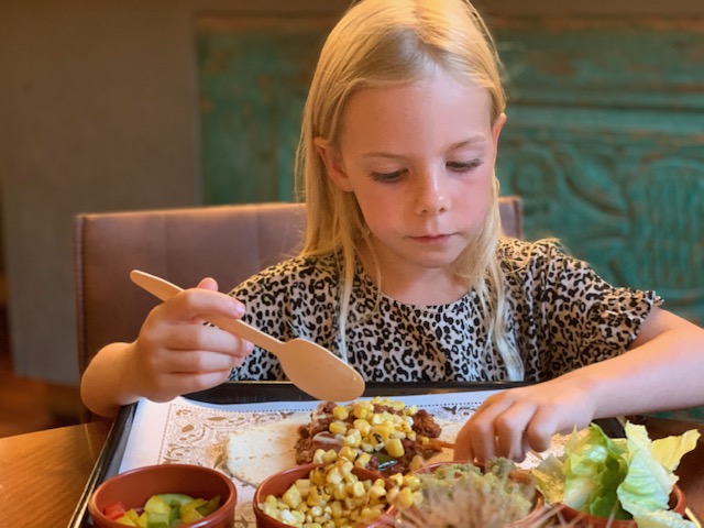 feetje bouwt haar eigen taco