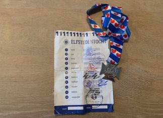 Mijn ervaring met de Elfstedentocht fietsen medaille en stempels