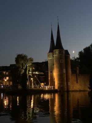 Tips om mooie foto's te maken met je smartphone Oosterpoort delft by night