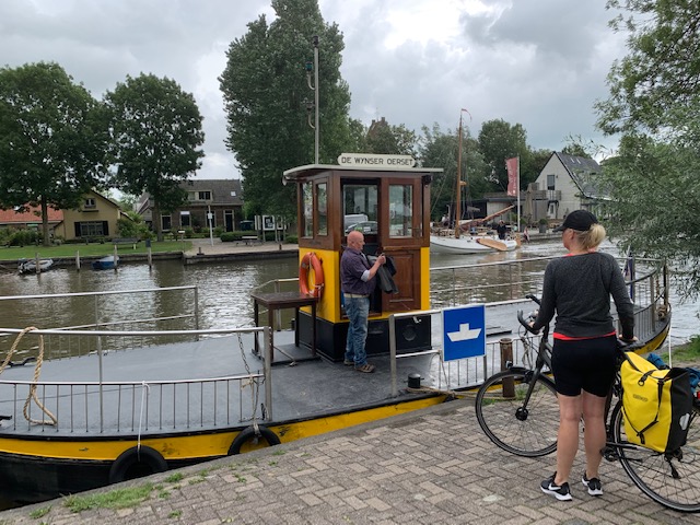 Mijn ervaring met de Elfstedentocht fietsen pontje wyns