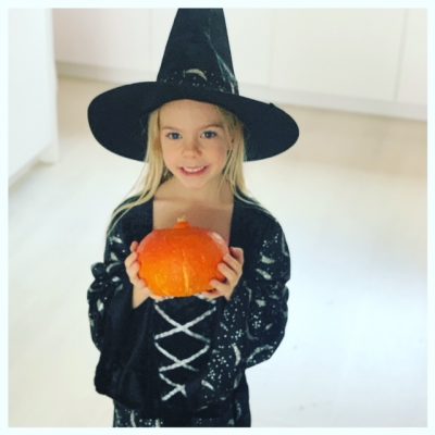 Fee met halloween outfit