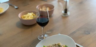 Tagliatelle met appel en pancetta Tagliatelle met appel en pancetta serveren